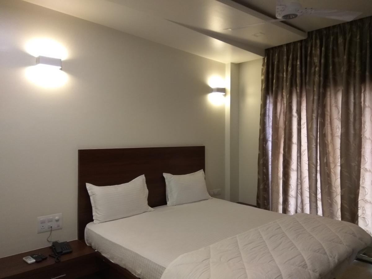 Manasi Inn Satara Eksteriør bilde