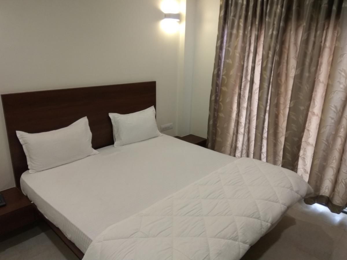 Manasi Inn Satara Eksteriør bilde