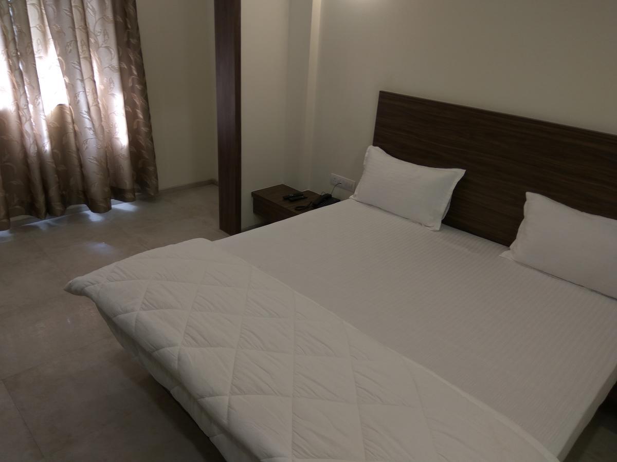 Manasi Inn Satara Eksteriør bilde