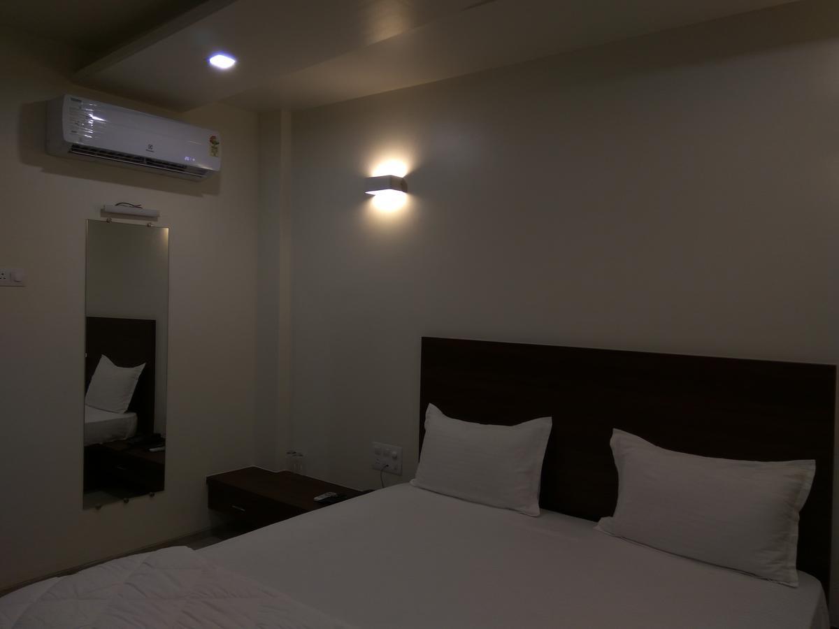 Manasi Inn Satara Eksteriør bilde