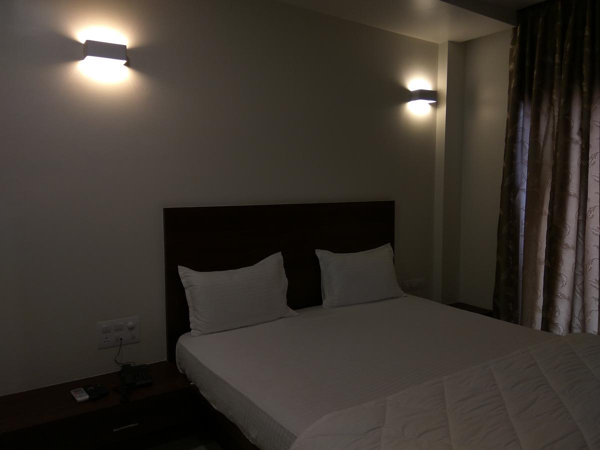 Manasi Inn Satara Eksteriør bilde